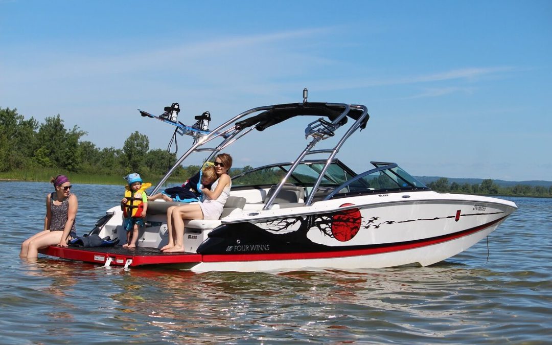 Family First: What is the Best Type of Boat for Your Next Family Outing?